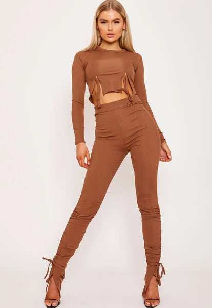 RIBBED RUCHED SLIT CROP TOP & TROUSERS LOUNGEWEAR SET - BROWN